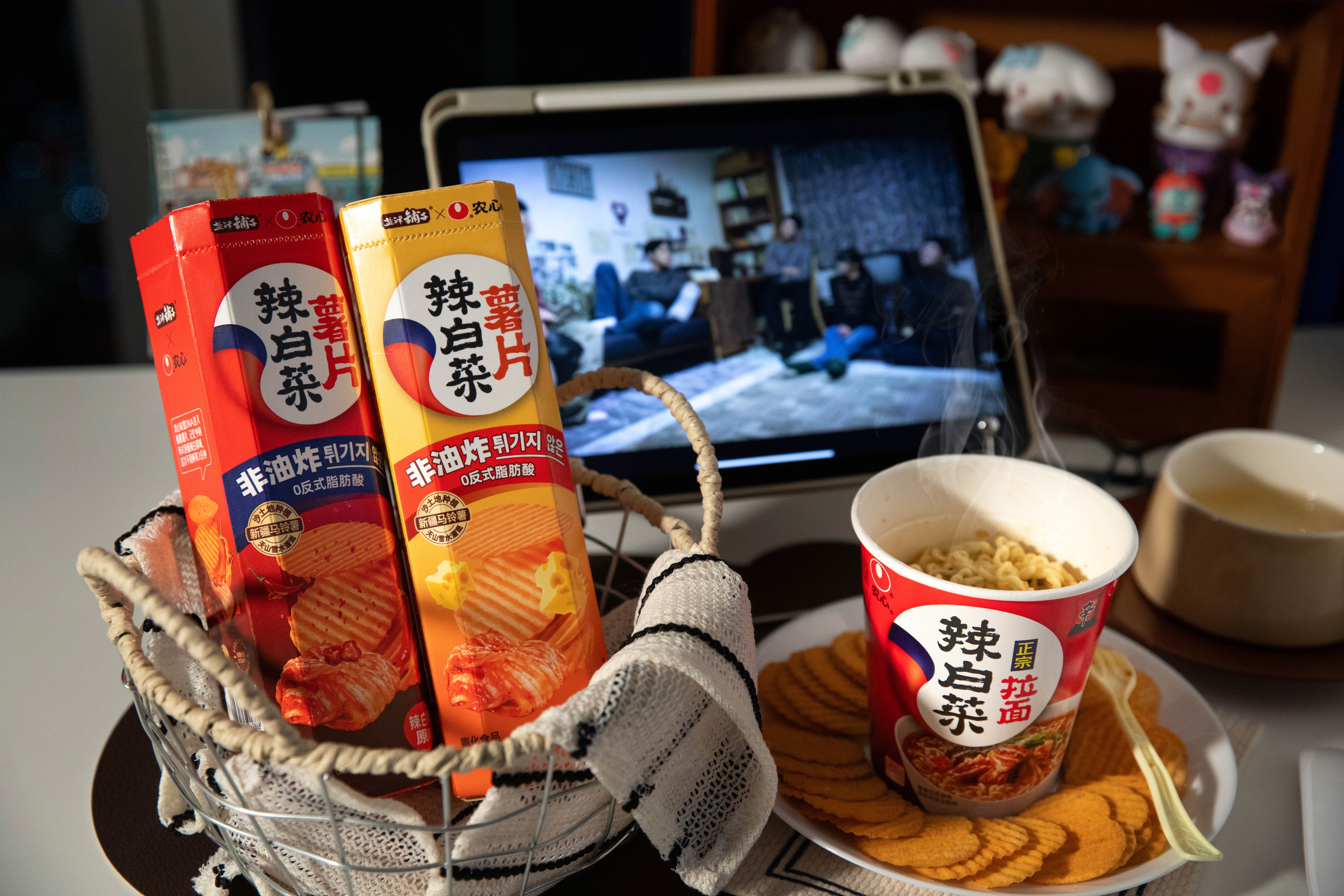 鹽津鋪?zhàn)印赁r(nóng)心 重磅聯(lián)名——辣白菜薯片新鮮上市 鹽津鋪?zhàn)印赁r(nóng)心 重磅聯(lián)名——辣白菜薯片新鮮上市